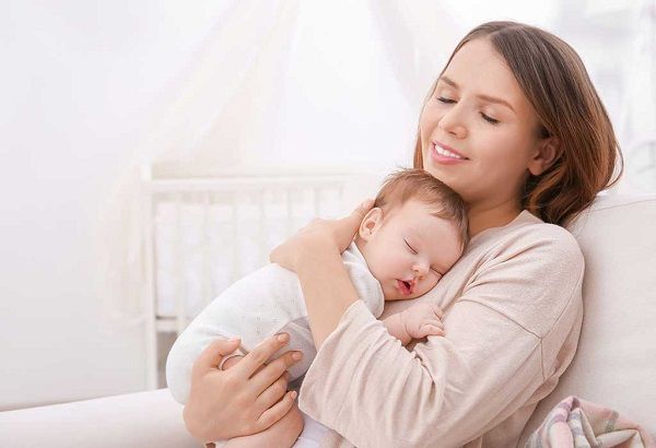 Cho con bú liên tục tránh tình tạng tắc sữa