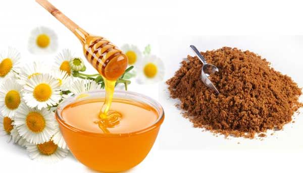 Mật ong và đường nâu giúp mềm môi
