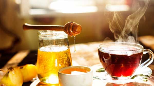 Pha mật ong với nước ấm