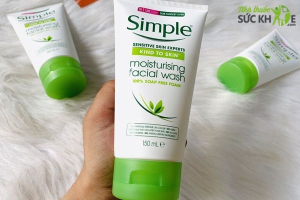 Sữa rửa mặt Simple Skin To Skin Moisturising Facial Wash