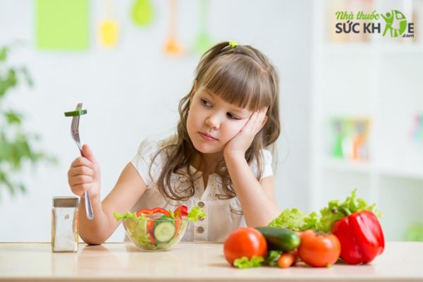 Trẻ biếng ăn lâu ngày có thể dẫn đến còi xương, suy dinh dưỡng và suy giảm đề kháng