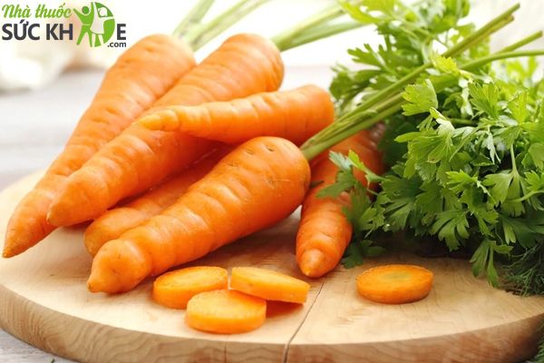thực phẩm tăng sức đề kháng cho trẻ, Cà rốt giàu vitamin A, E, C, sắt và canxi 