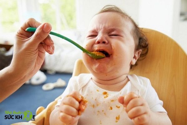 Nhiều bậc cha mẹ ép con ăn khi trẻ không muốn