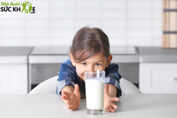 Duy trì thói quen uống sữa mỗi ngày giúp trẻ phát triển khỏe mạnh