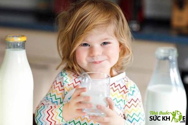 Tùy thuộc vào tình hình kinh tế gia đình để lựa chọn sữa non giúp trẻ tăng cân phù hợp
