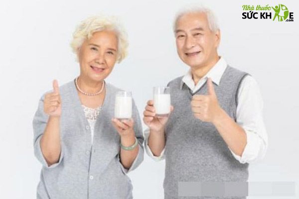Căn cứ vào độ tuổi và thể trạng người dùng để chọn sữa bột nguyên kem