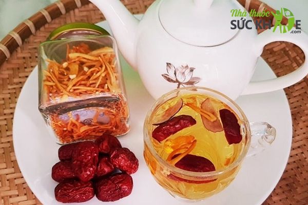 Cách làm đông trùng hạ thảo ngâm mật ong và táo đỏ 