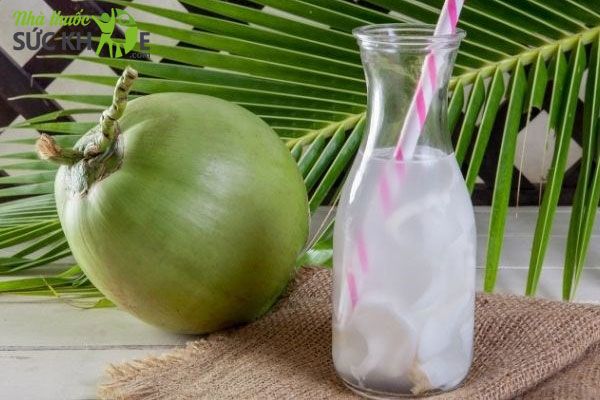Nước dừa còn có công dụng lợi tiểu, thanh lọc cơ thể, loại bỏ độc tố 