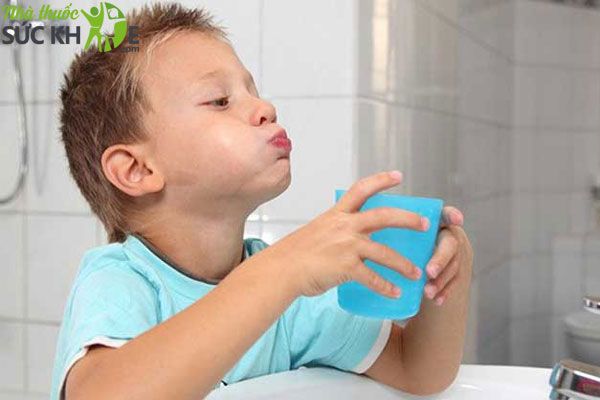 nước súc miệng cho bé