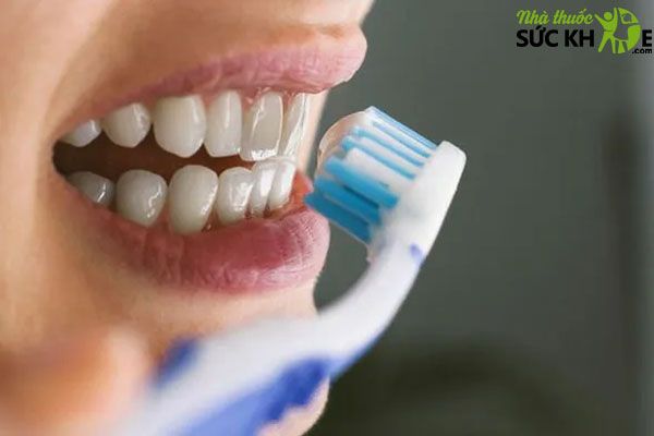 Đánh răng ít nhất 2 lần mỗi ngày giúp bảo vệ răng chắc khỏe