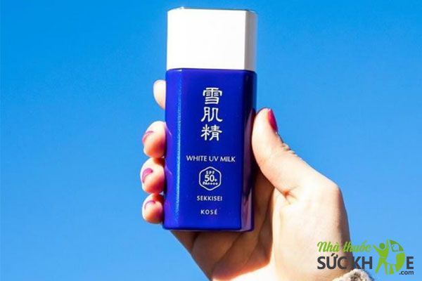 Kem chống nắng nâng tone cho da dầu của Nhật Kose White UV Milk