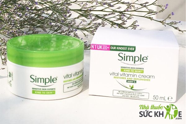 Kem dưỡng ẩm Simple Kind To Skin Vital Vitamin Day Cream