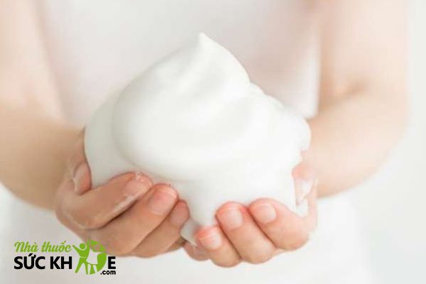 Nên lựa chọn sữa rửa mặt dạng Gel có khả năng tạo bọt tốt