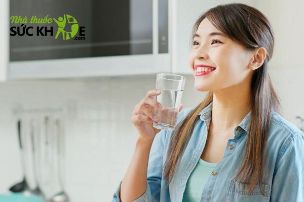 Uống nhiều nước, có chế độ dinh dưỡng và sinh hoạt khoa học