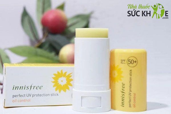 Kem chống nắng Innisfree vàng UVStick Oil Control dạng thỏi