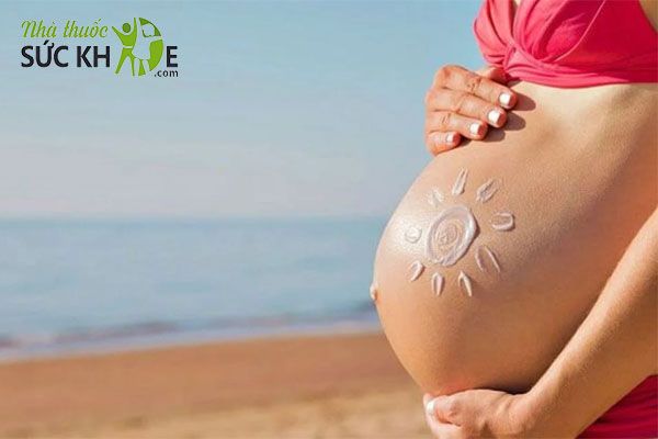 Tham khảo ý kiến bác sĩ trước khi thoa kem chống nắng cho phụ nữ có thai