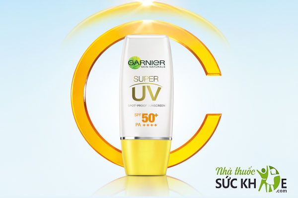 Kem chống nắng Garnier Vitamin C