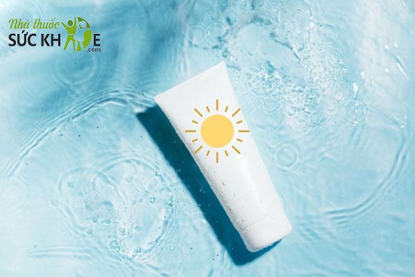 Kem chống nắng chống thấm nước giúp bạn tham gia hoạt động thể thao ngoài trời hoặc bơi lội