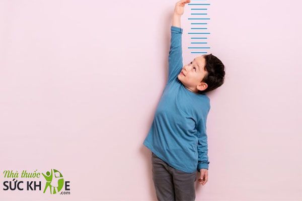 Sử dụng Vitamin tổng hợp cho bé dạng siro hỗ trợ trong những giai đoạn phát triển quan trọng