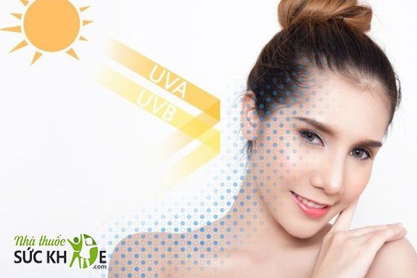 Thoa kem chống nắng bảo vệ da