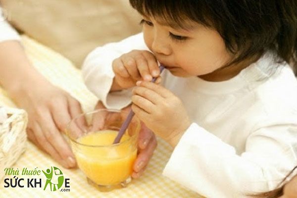 Dùng đúng và đủ liều Vitamin C cho trẻ em