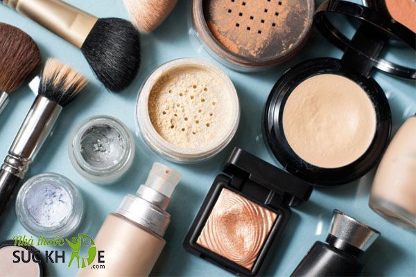 Phấn phủ dạng nén hoặc bột