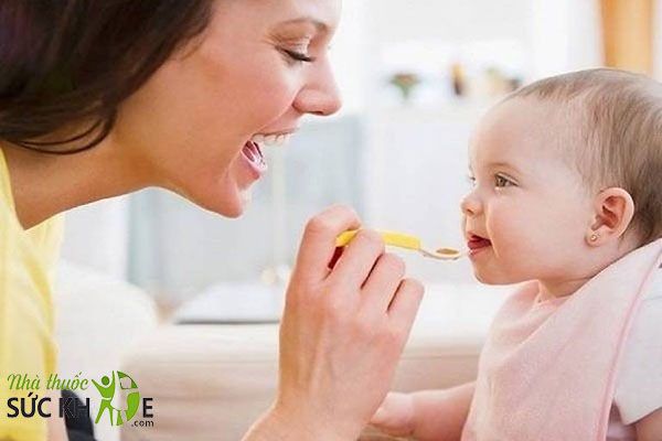 Bổ sung siro Vitamin tổng hợp giúp bé phát triển toàn diện