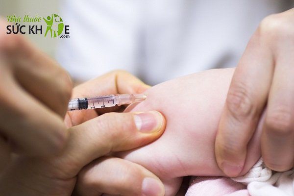 Tiêm bắp Vitamin K1 cho trẻ sơ sinh
