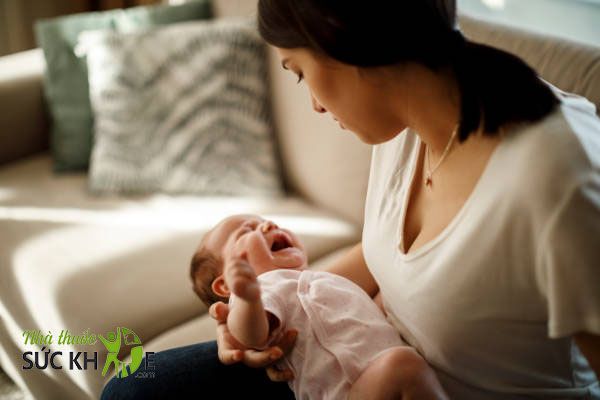 Bé hay giật mình, quấy khóc về đêm