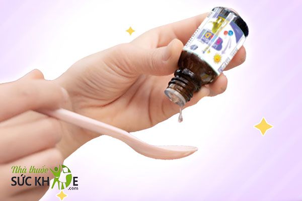 Cách uống Vitamin D3 cho trẻ sơ sinh bằng thìa