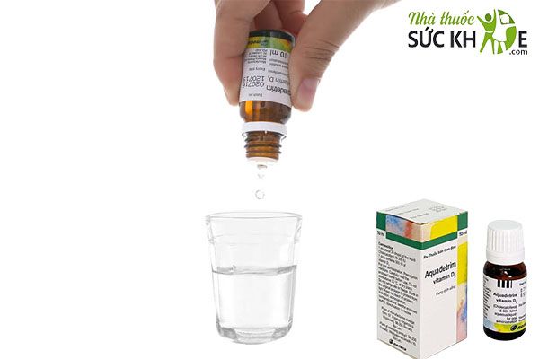 Pha loãng Aquadetrim Vitamin D3 với nước để uống