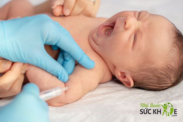 Theo dõi trẻ sau khi tiêm Vitamin K