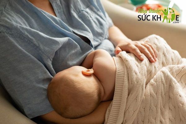 Sữa mẹ không đủ Vitamin D cho bé
