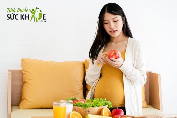 Mẹ vần bổ sung đa dạng nguồn dưỡng chất giúp duy trì sức khỏe của mẹ và bé trong suốt thai kỳ