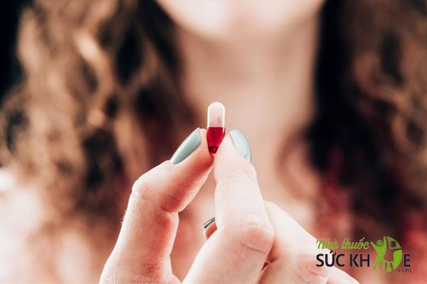 Vitamin A giúp dưỡng ẩm da đầu, ngăn ngừa khô, gãy tóc