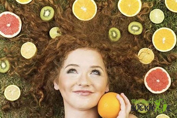 Vitamin C có nhiều trong cam, chanh và quả mọng