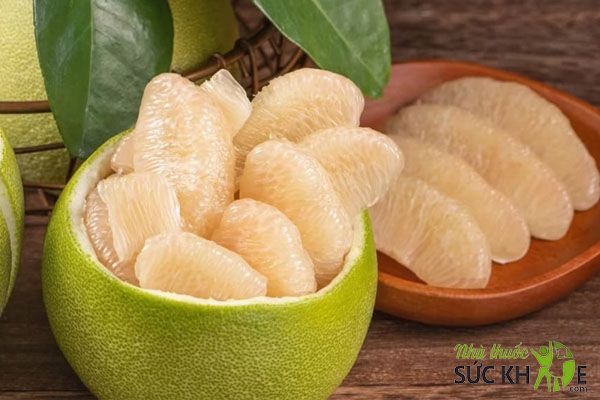 Ăn bưởi vào bữa phụ