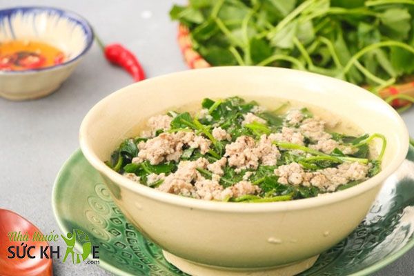 Ăn một bát canh cải xoong nấu thịt nhỏ
