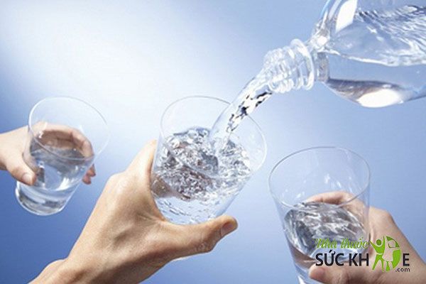Uống đủ lượng nước cần thiết
