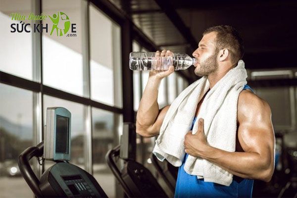 Uống đủ nước từ 1.5- 2 lít nước