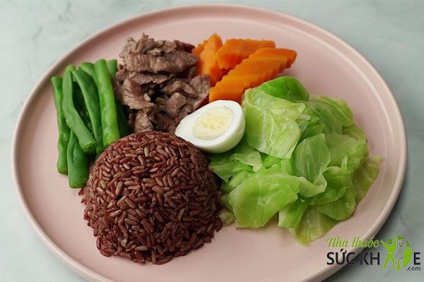 Cơm gạo lứt, rau củ