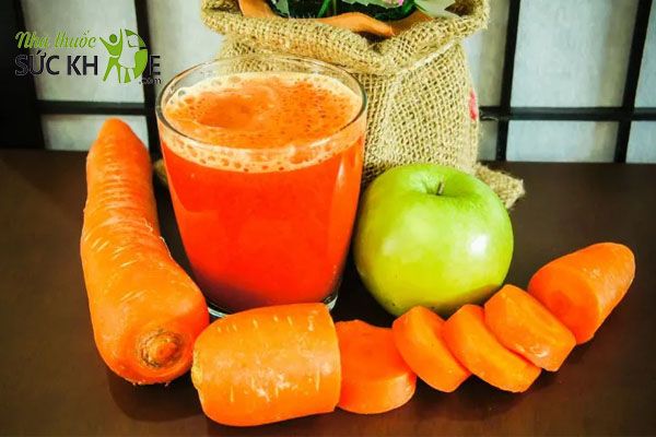 Uống nước ép cà rốt