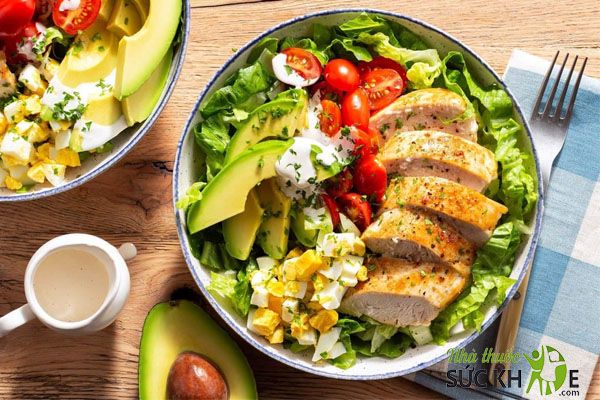 Salad ức gà nướng