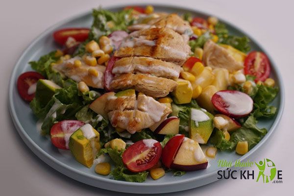 Salad ức gà trộn sữa chua Hy Lạp