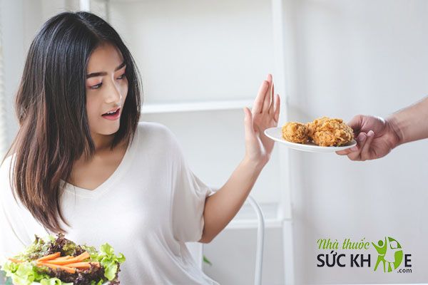 Tập gym nên cắt giảm đồ ngọt, đồ ăn chế biến sẵn