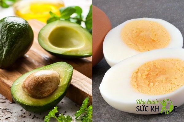 Ăn trứng luộc và bơ dầm