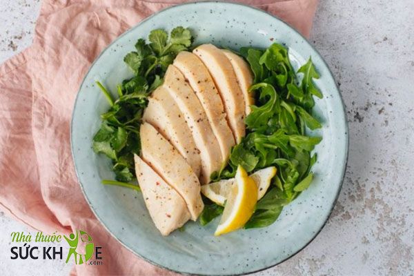 Ức gà hấp hoặc luộc