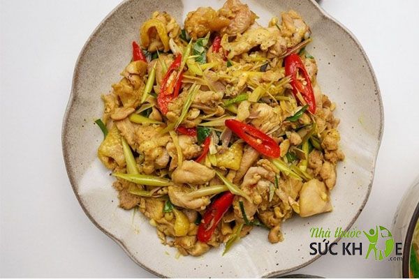 Ức gà xào sả ớt