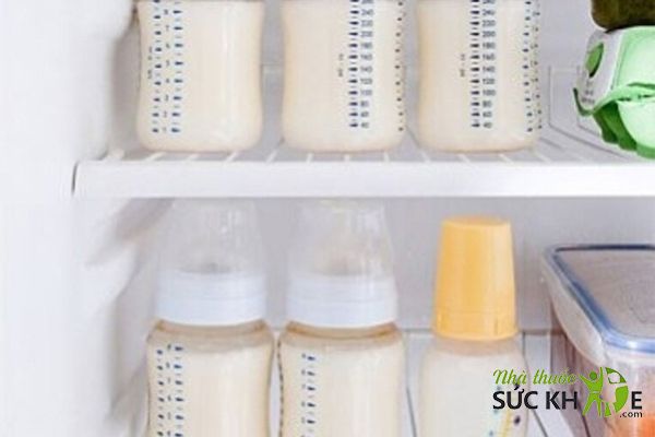 Bảo quản sữa công thức trong tủ lạnh có thể giữ lên đến 24h
