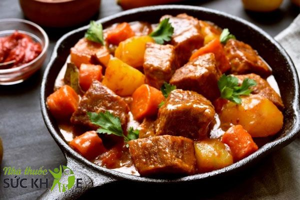 Bò kho khoai tây cà rốt